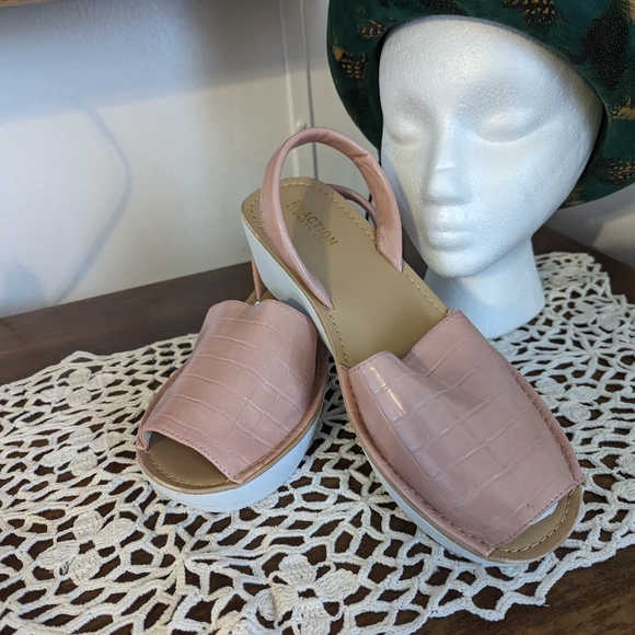 Kenneth Cole Reaction Sandals - Picture 2 of 5